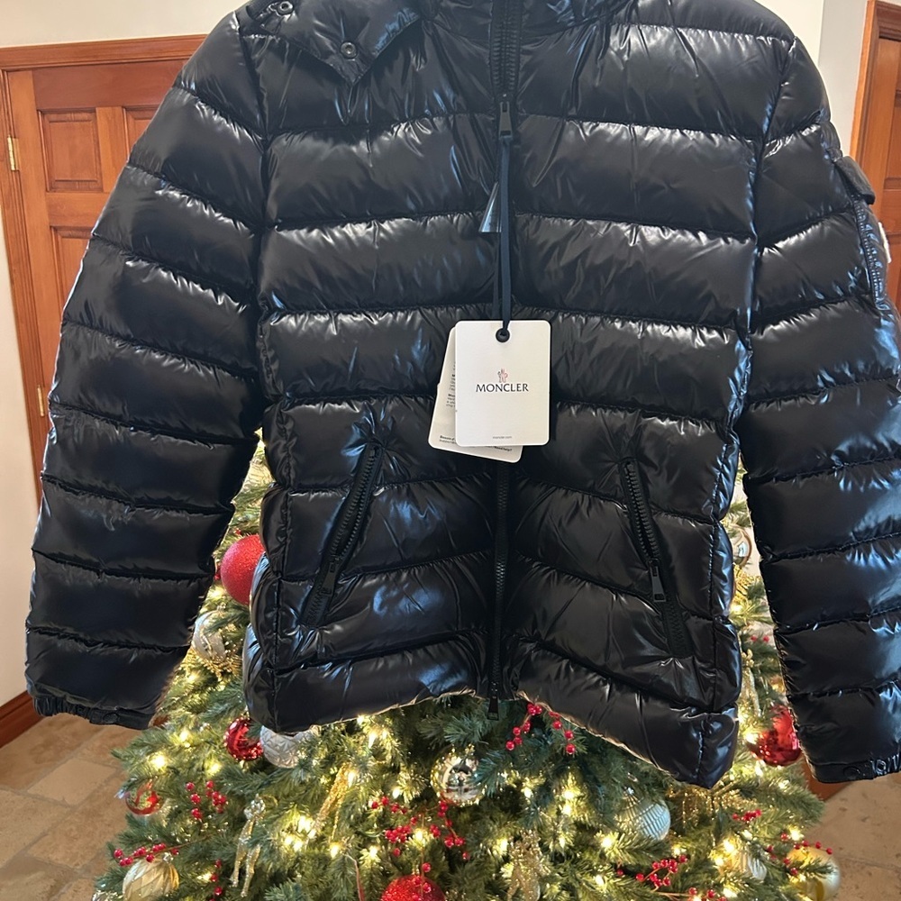SOLD !!!!!!!!Women's Moncler Bady short down puffer jacket size 5/XL NWT
